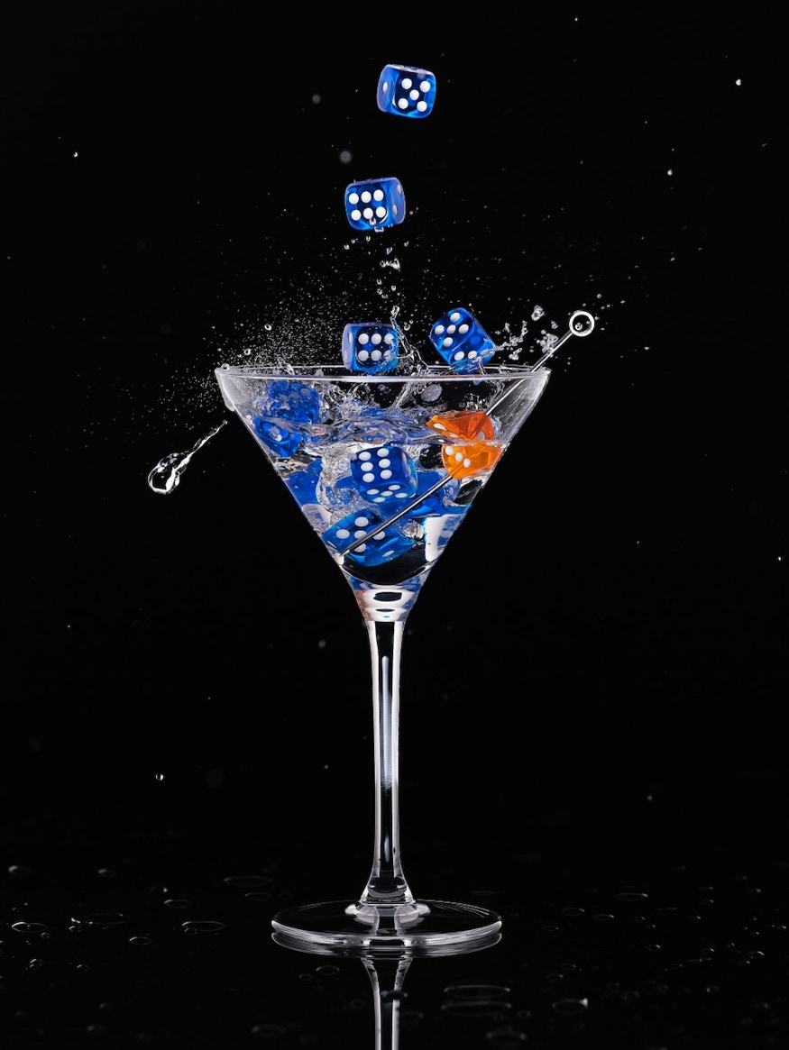 Splash shot Casino Cocktail met dobbelstenen
